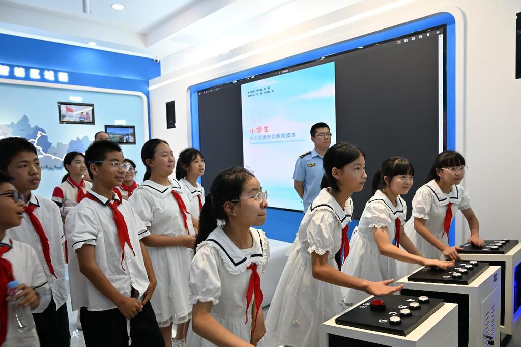 学生参与水上交通安全知识竞答。受访者供图
