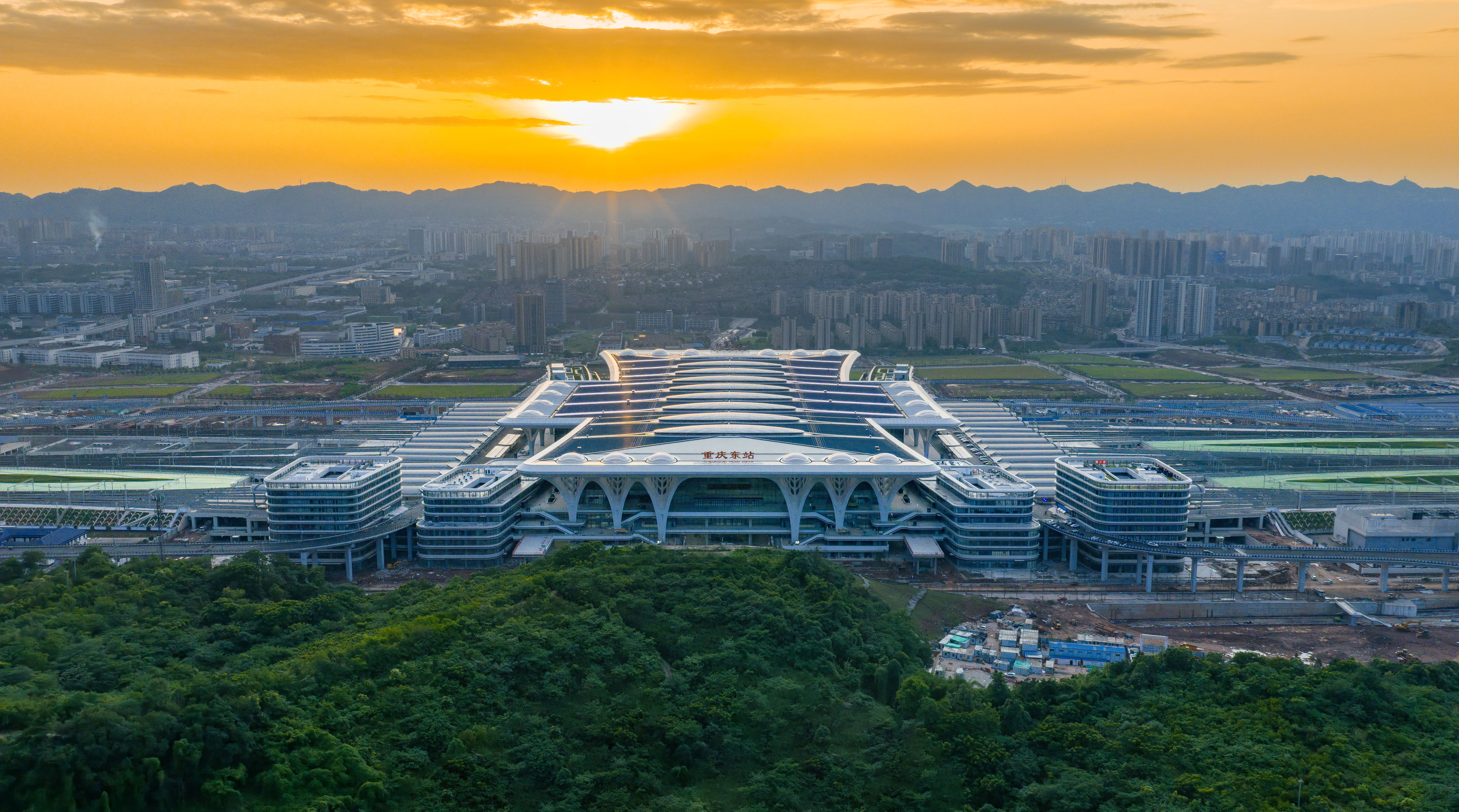 重庆东站。中铁十一局供图