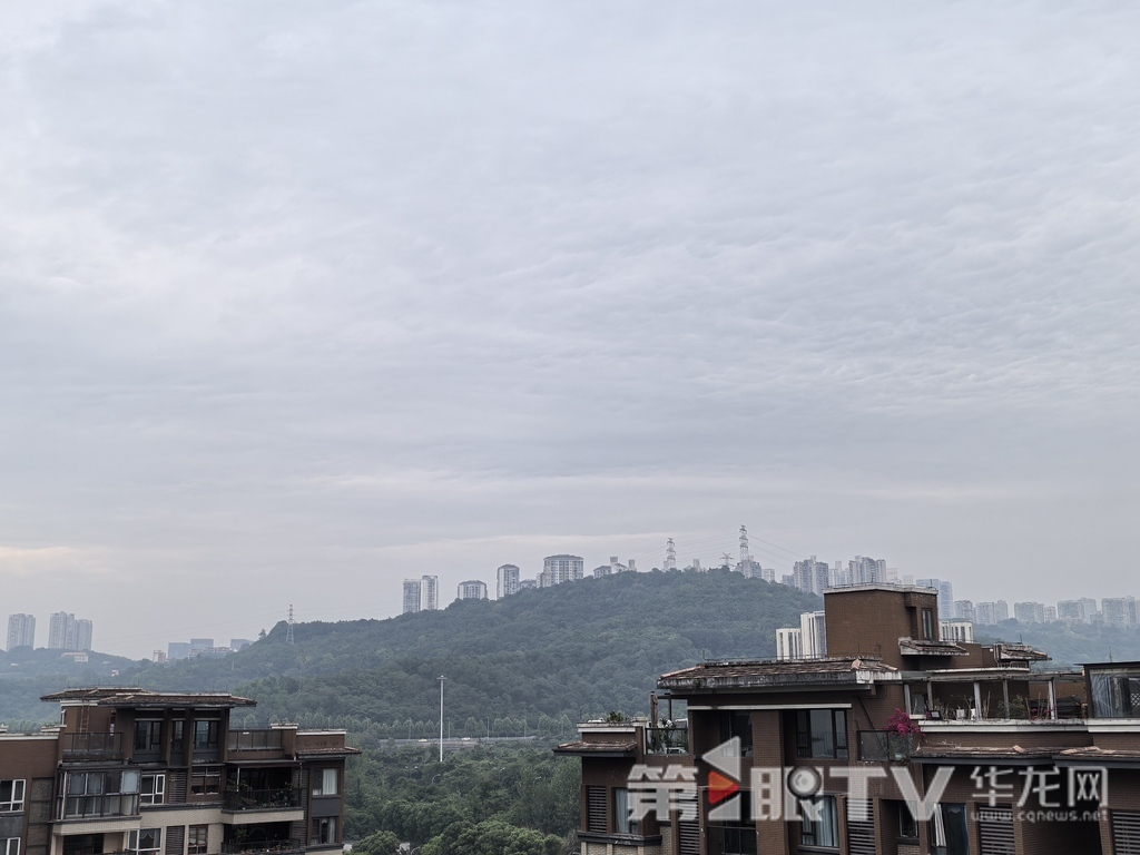 今日重庆中心城区分散阵雨。 第1眼TV-华龙网 李舒 摄