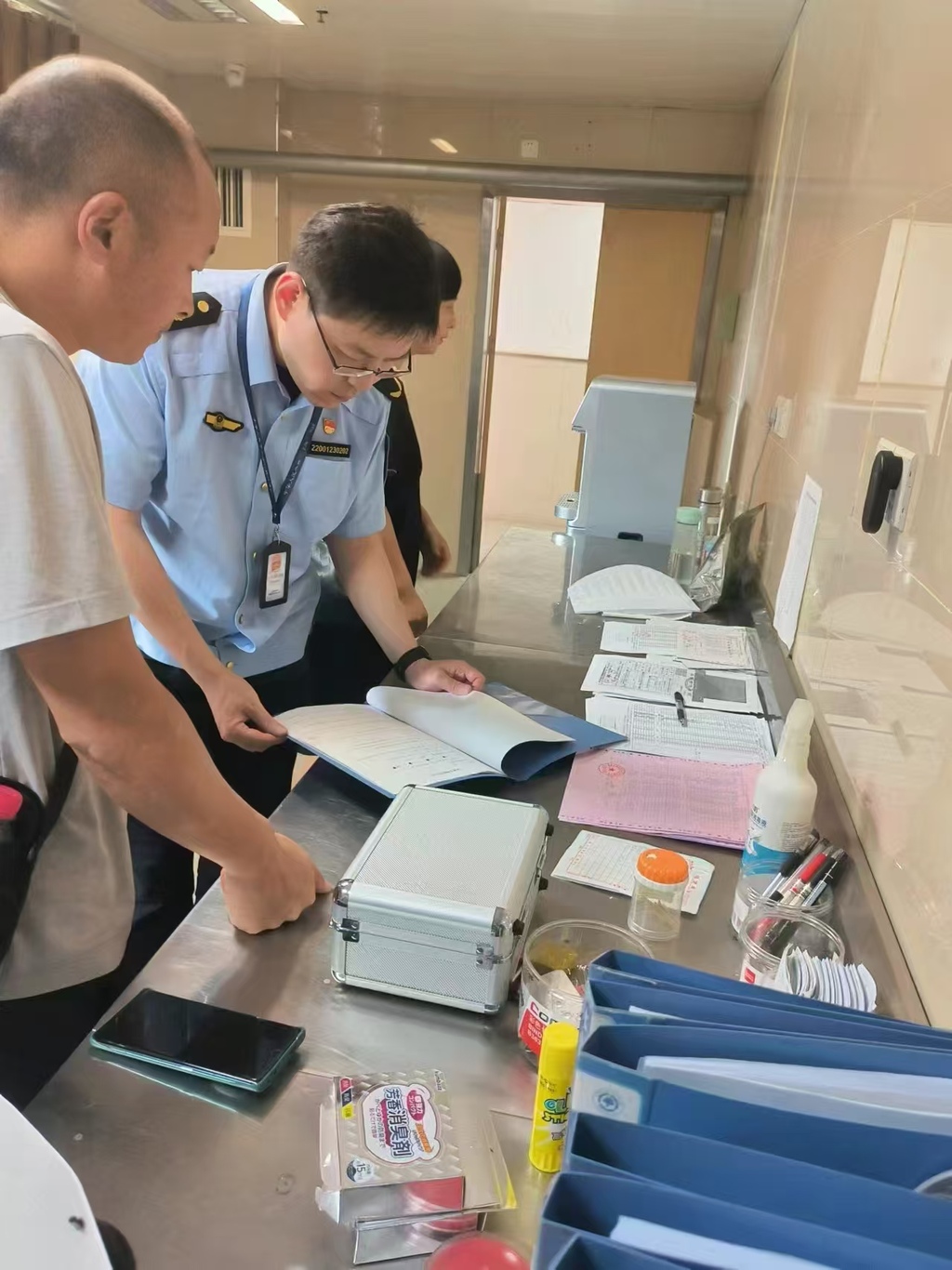 执法检查现场。渝北区市场监管局供图