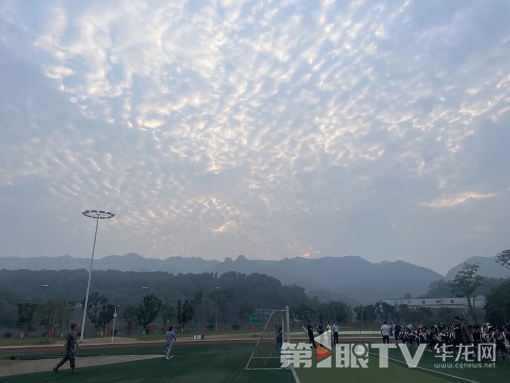今日重庆局地多云到阴天。第1眼TV-华龙网 谭玉玺 摄
