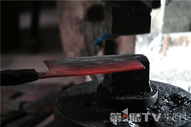 “龙水小五金锻打技艺”被列入重庆市非物质文化遗产名录。第1眼TV-华龙网记者 刘润 摄
