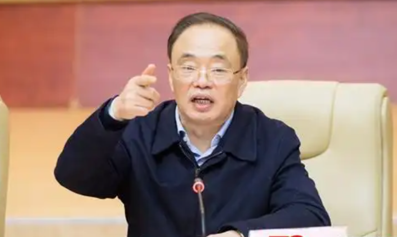 2020年1月7日,怀化市举行2020年离退休干部迎春座谈会。时任湖南省政协主席、怀化市委书记彭国甫主持会议并讲话。(图片来源|怀化新闻网)