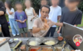 鸡排哥的“黄金周”:每天睡三四个小时,黄牛200元叫卖第一份鸡排