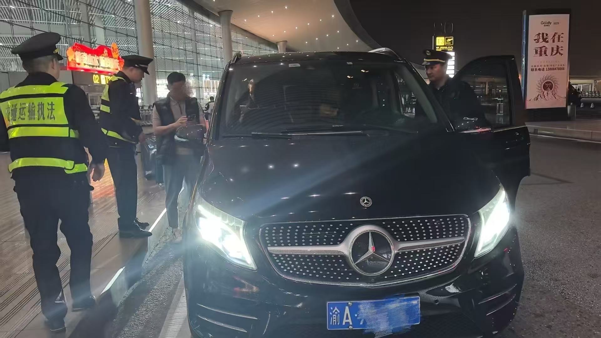 非法营运车辆被查。受访者供图