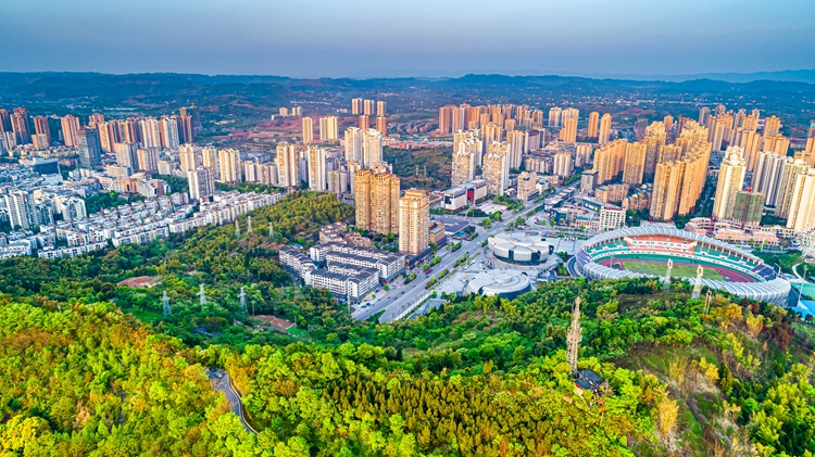 生态优美的大足城市。瞿波 摄