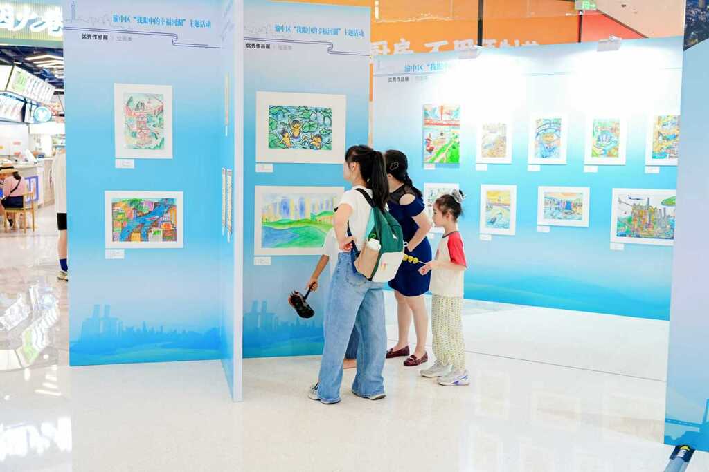 市民在观展。受访者供图