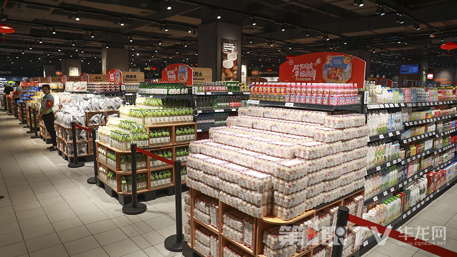 调改后的门店商品结构优化、消费体验升级。第1眼TV-华龙网首席记者 李文科 摄