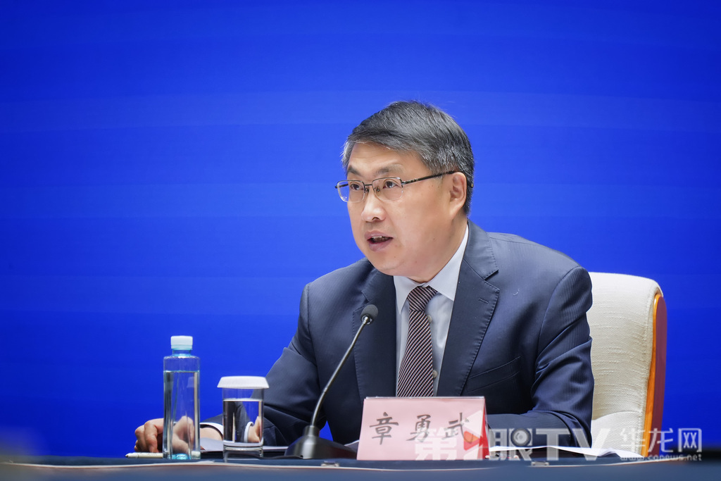 重庆市商务委主任章勇武。第1眼TV-华龙网记者 李一鸣 摄