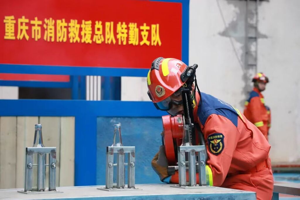 重庆市消防救援总队特勤支队人民路站副班长伍佛霖。 受访者供图