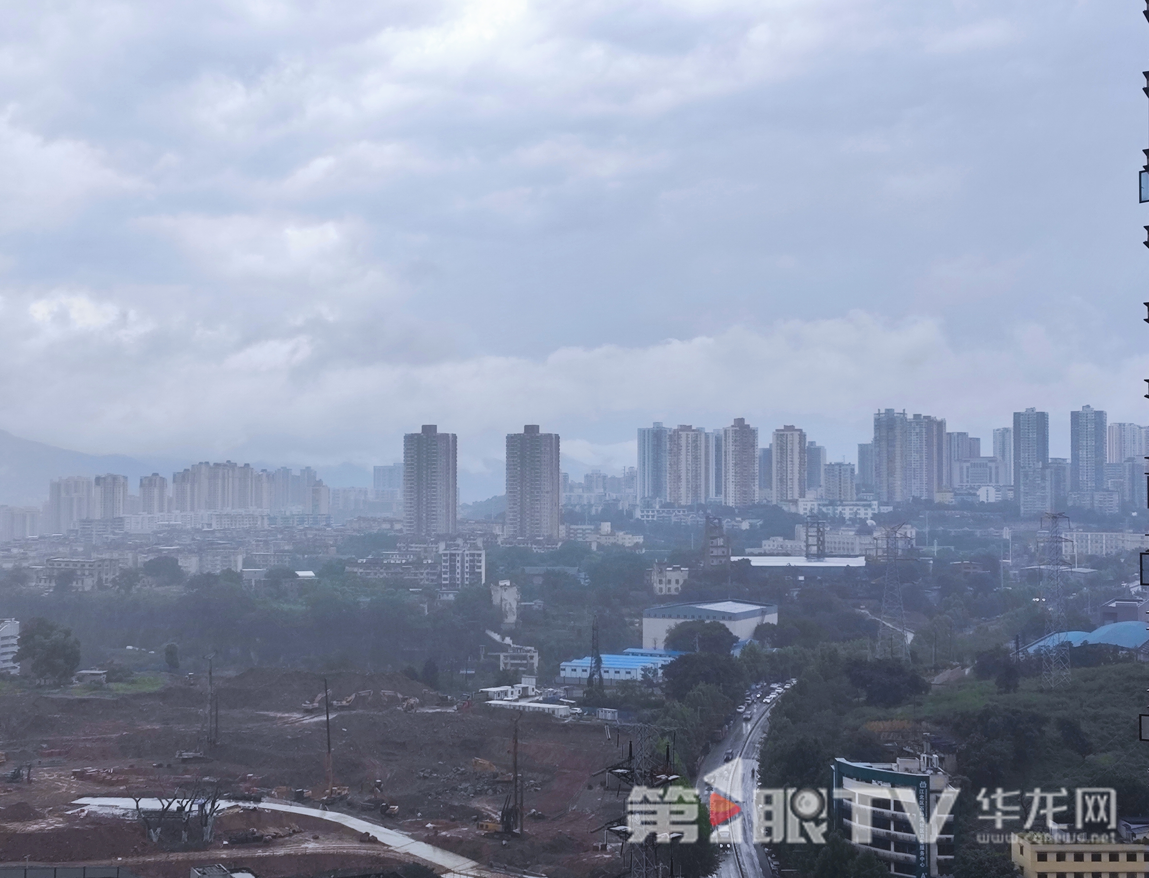 01--江北大石坝,骤雨倾盆至,天地忽朦胧。