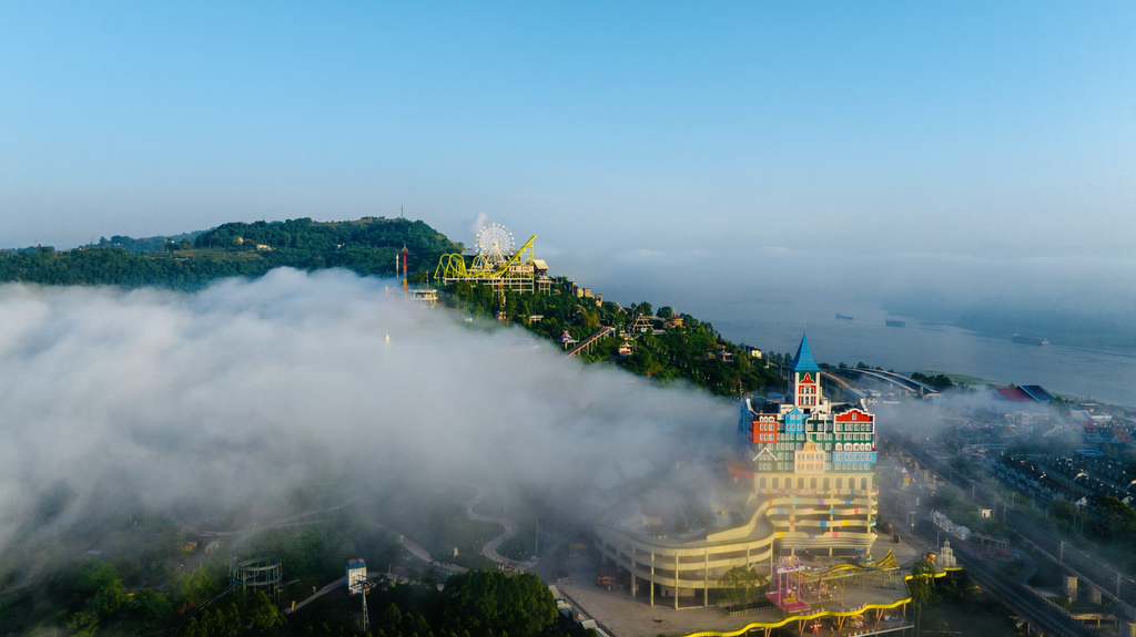 三峡库区现平流雾美景。景区供图