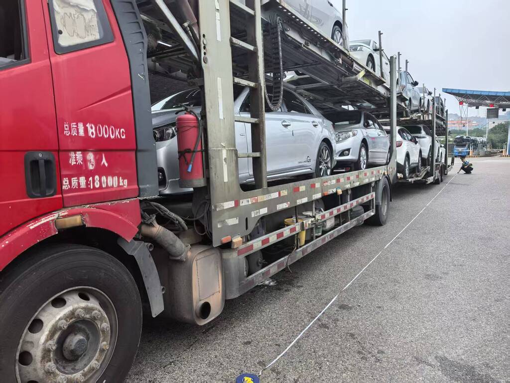 改装货车被查。受访者供图