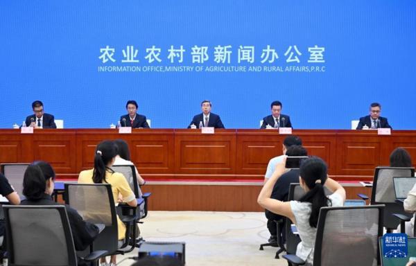 7月29日，农业农村部新闻办公室在北京举行新闻发布会，介绍促进农产品消费有关情况，并回答记者提问。新华社记者陈晔华摄 