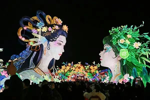 “青城双姝”灯组。自贡文旅发展集团供图
