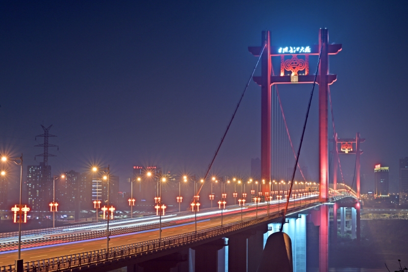 寸滩长江大桥夜景灯饰。受访者供图