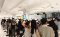 挤爆了!直击老铺黄金涨价前夕,“排队3小时进店”