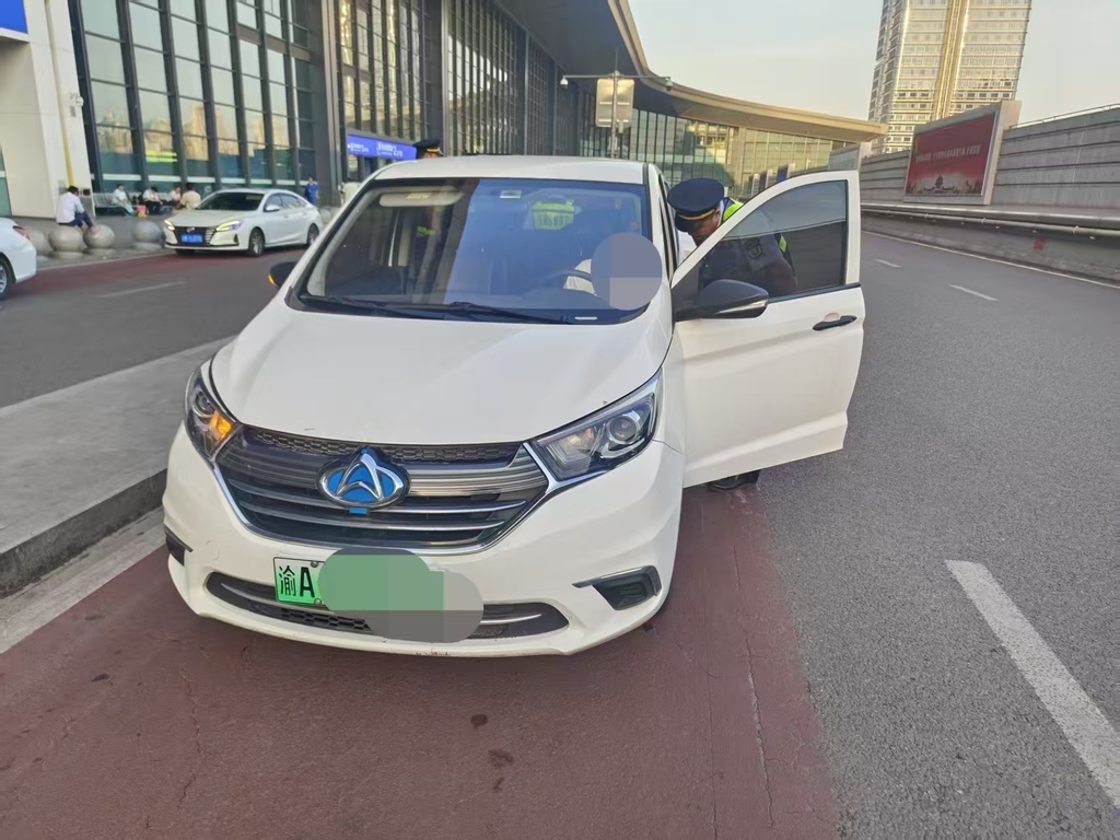 非法营运车辆被查。受访者供图