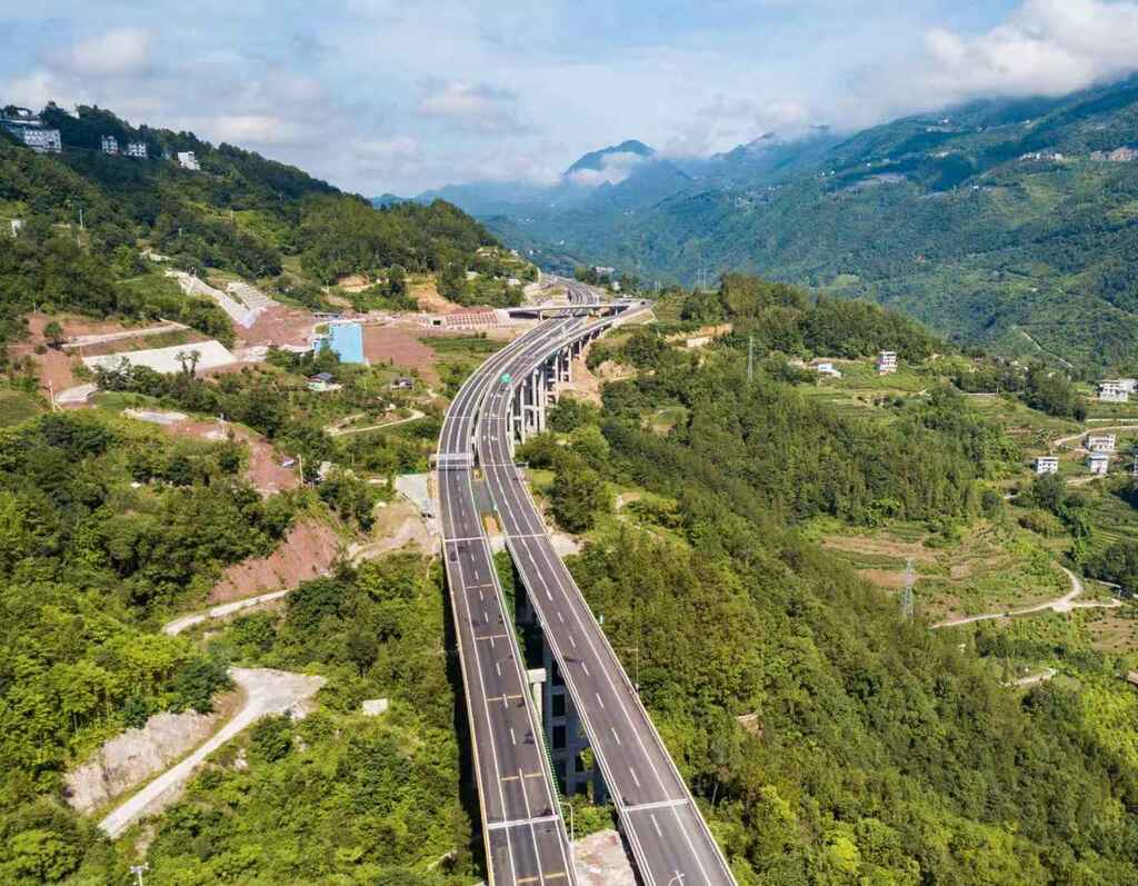 重庆巫云开高速公路今日全线建成通车。受访者供图