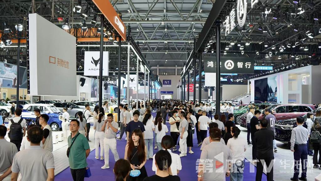 6月7日,2025第二十七届重庆国际汽车展览会开展。 第1眼TV-华龙网记者 刘钊 摄
