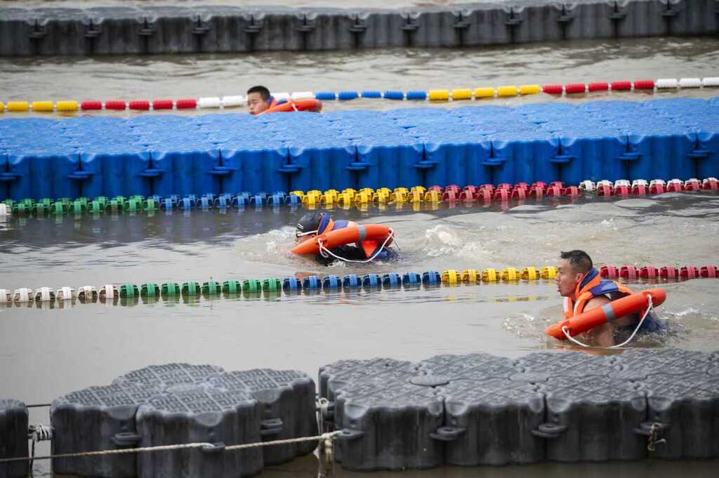 20支水上救援队伍在实战化赛场上展开技能比拼。受访者供图
