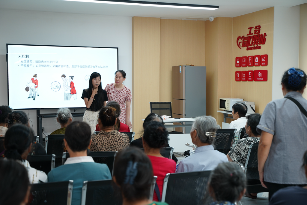 为市民科普急救知识。主办方供图