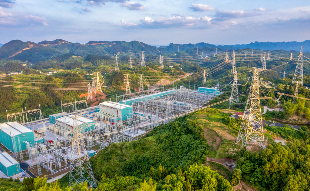 “疆电入渝”特高压工程渝北换流站。企业供图