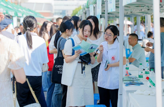 招聘会现场。主办方供图