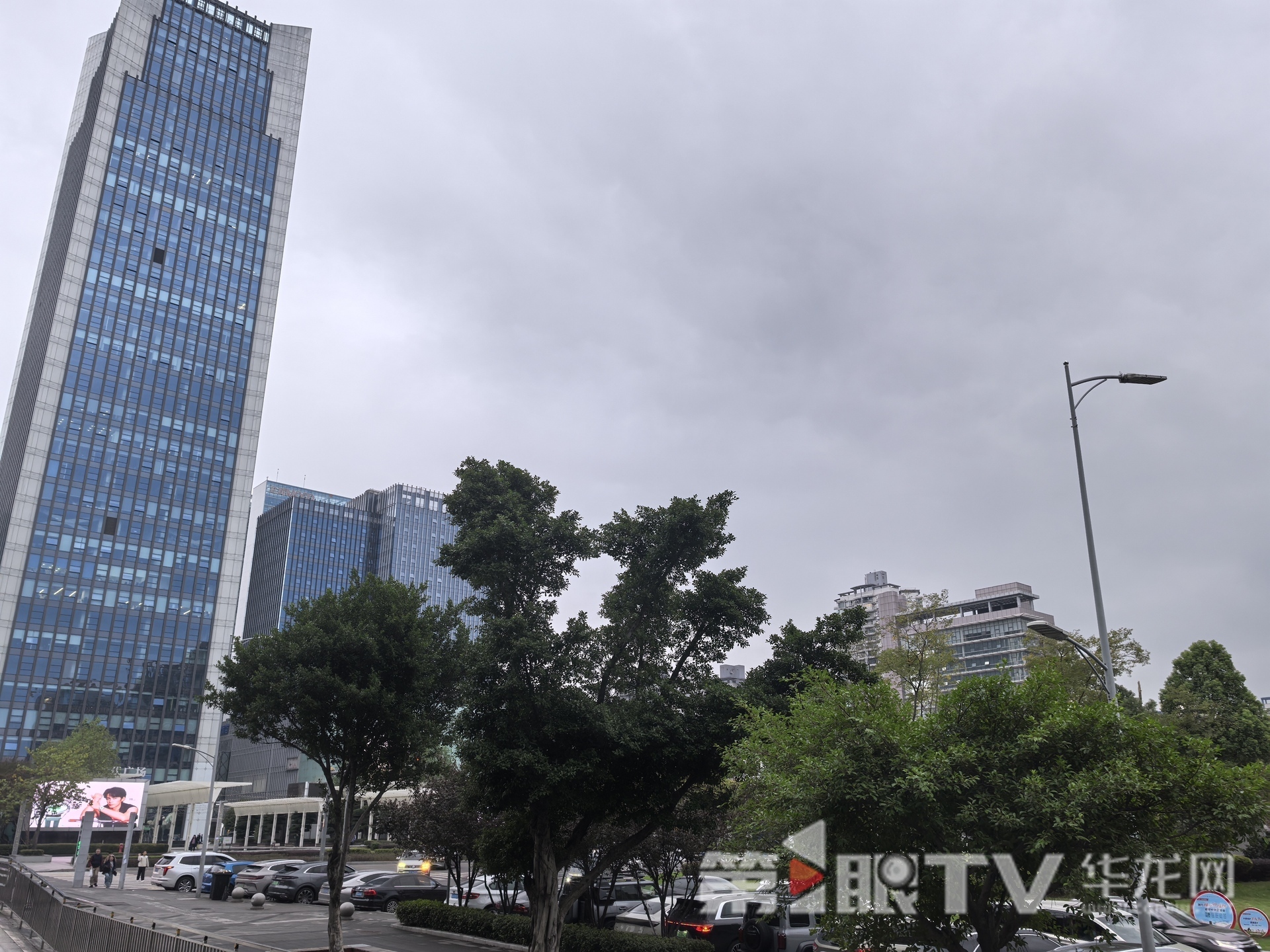 今日重庆中心城区阴天。第1眼TV-华龙网记者 李舒 摄