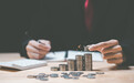 银行理财资金加入“稳市”大军，有机构用自营资金增持旗下产