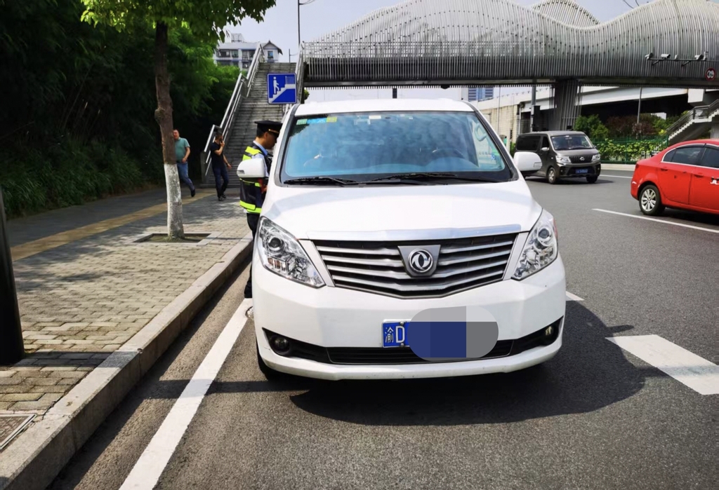 非法营运车辆被查。受访者供图