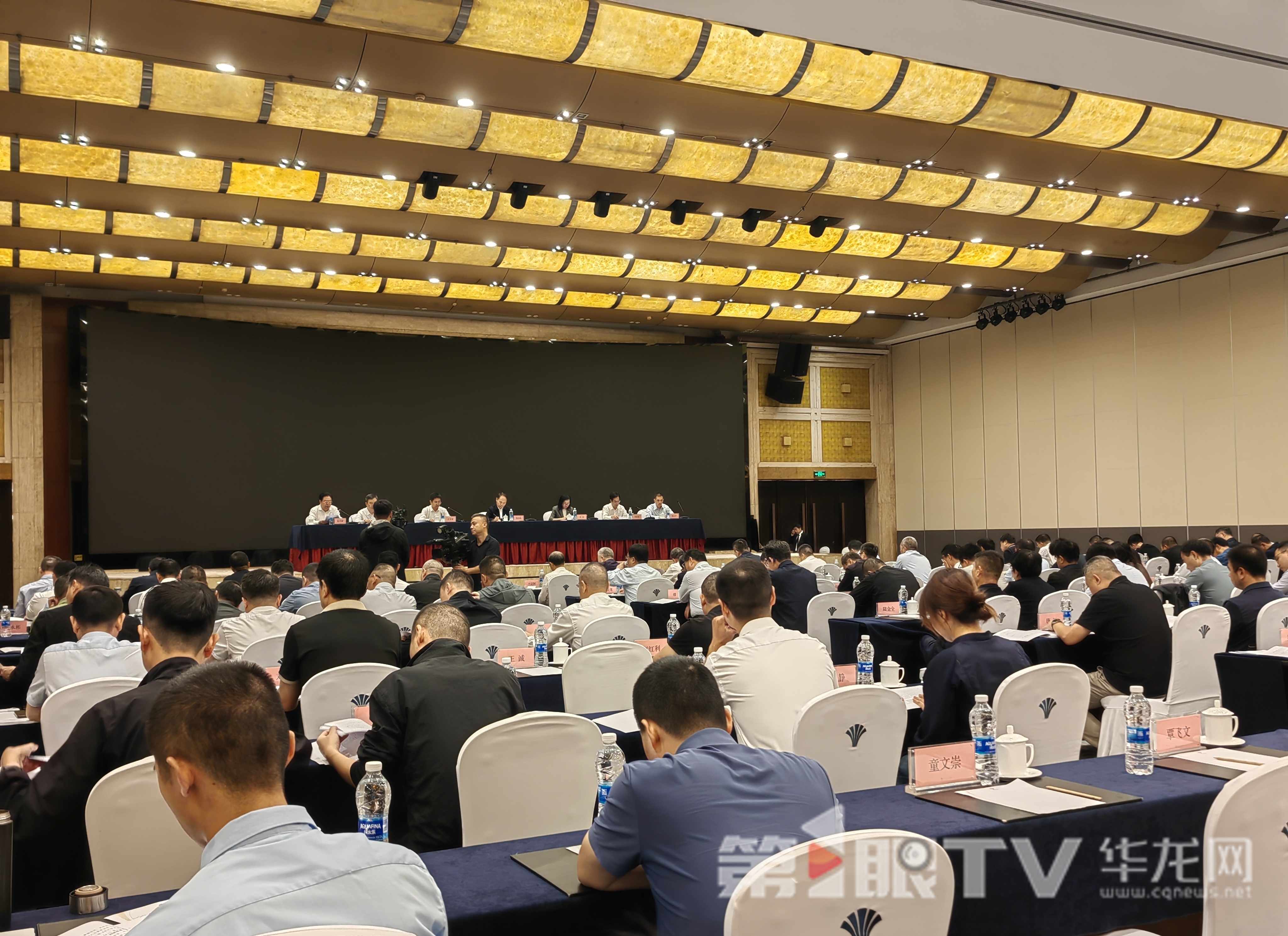 农业农村部会同公安部、市场监管总局在重庆召开现场推进会,调度部署长江禁渔执法监管工作。第1眼TV-华龙网首席记者 冯珊 摄