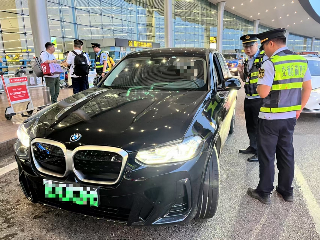 非法营运车辆被查。受访者供图
