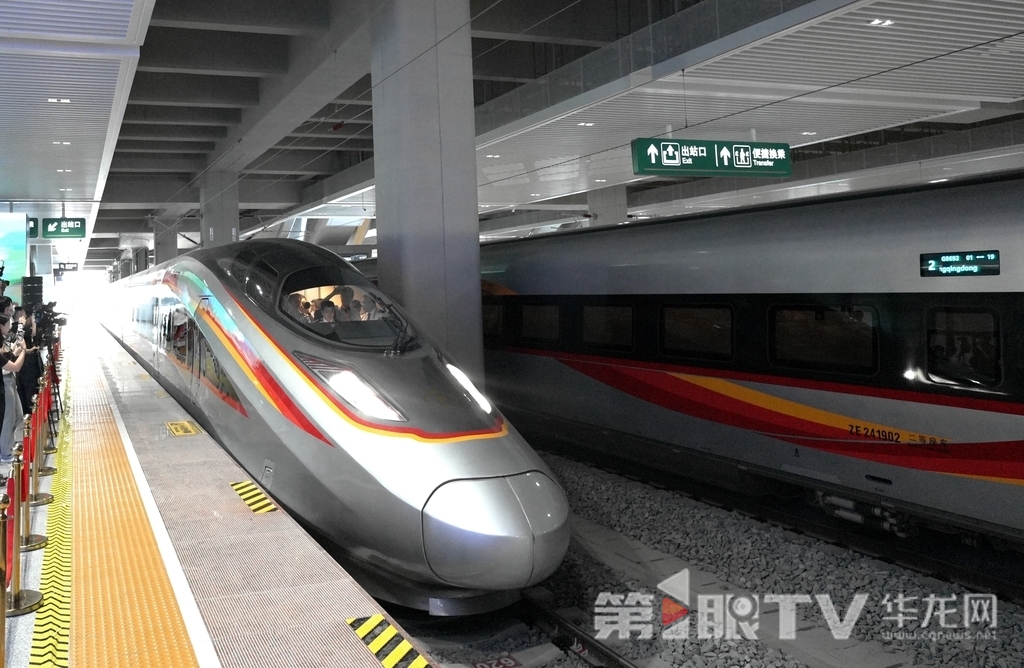 正式发车。 第1眼TV-华龙网记者 刘润 李一鸣 摄