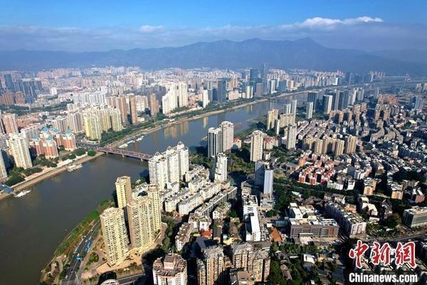 资料图：城市高楼林立。 中新社记者 王东明 摄 