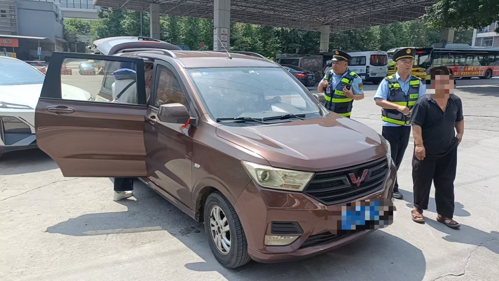 “黑车”被查。受访者供图