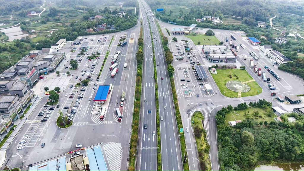今年国庆中秋假期，重庆高速全路网总车流量1534.72万辆次。受访者供图