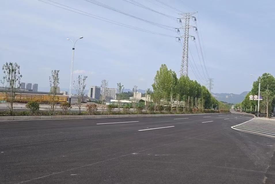机场东联络线南线通车。龙兴公司 供图