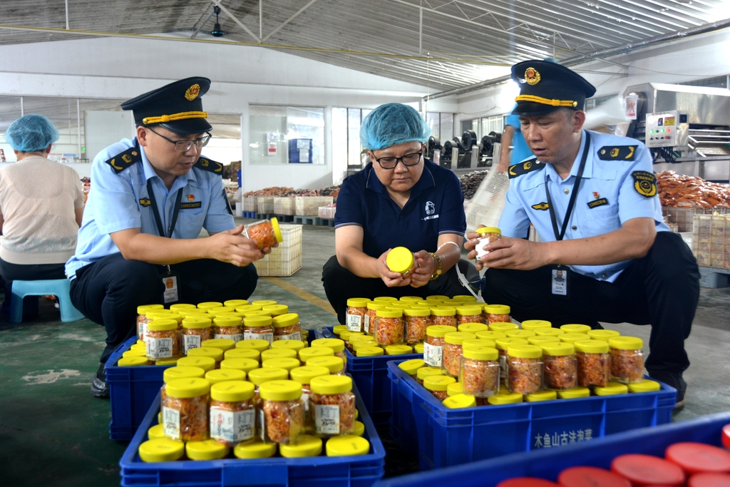 执法检查现场。涪陵区市场监管局供图