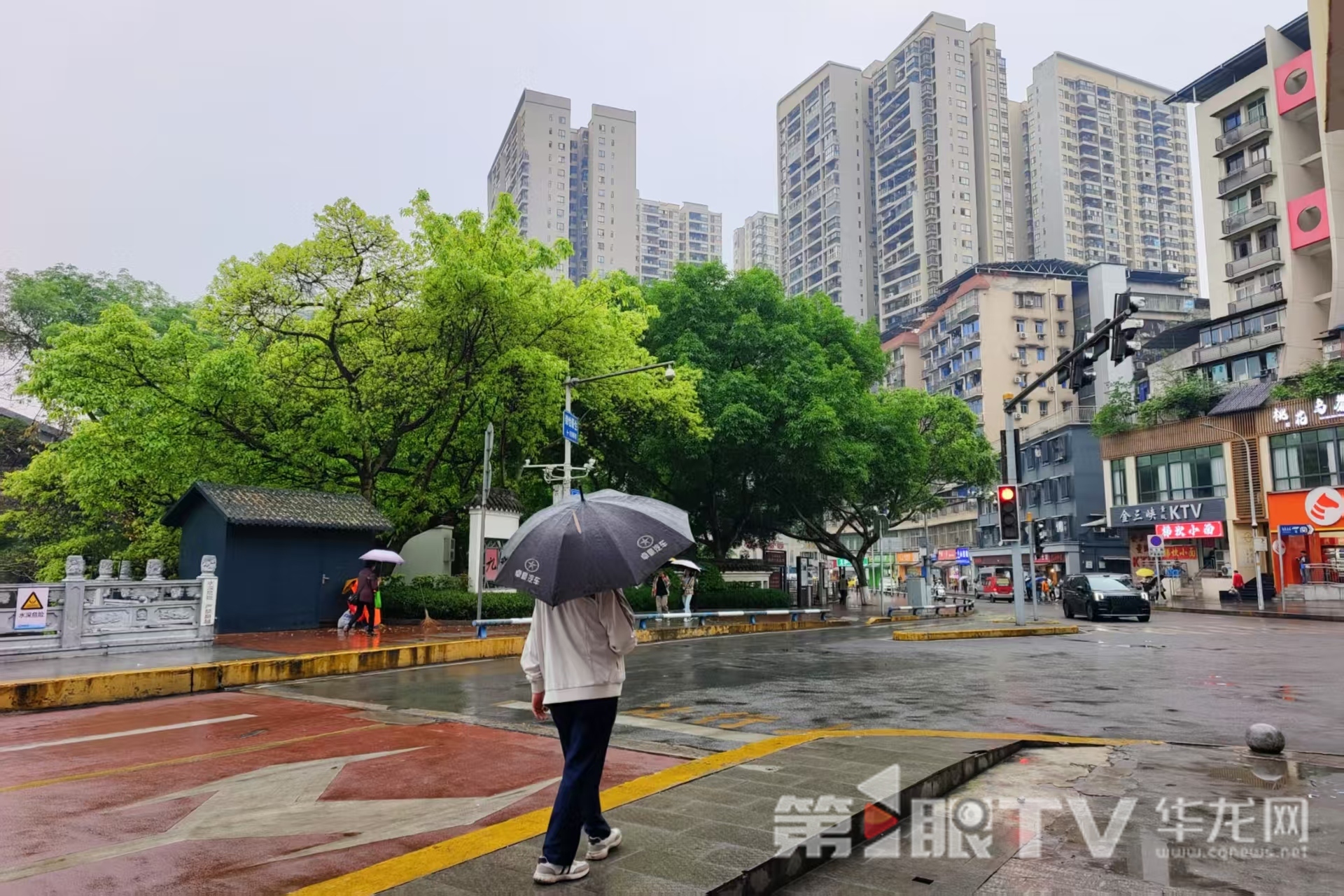 重庆中心城区今天有雨。第1眼TV-华龙网记者 石涛 摄