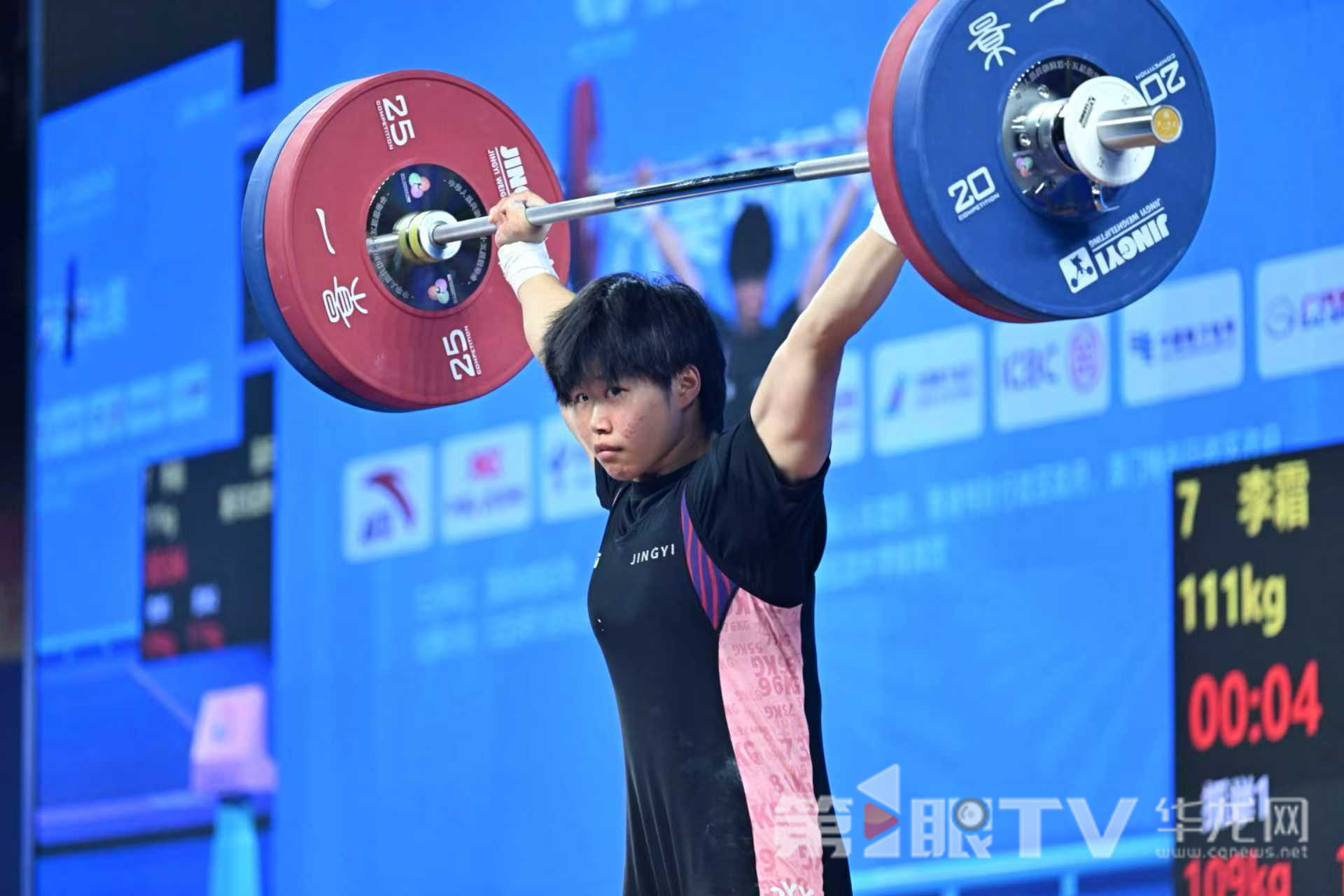 李霜在比赛中。第1眼TV-华龙网记者李一鸣摄