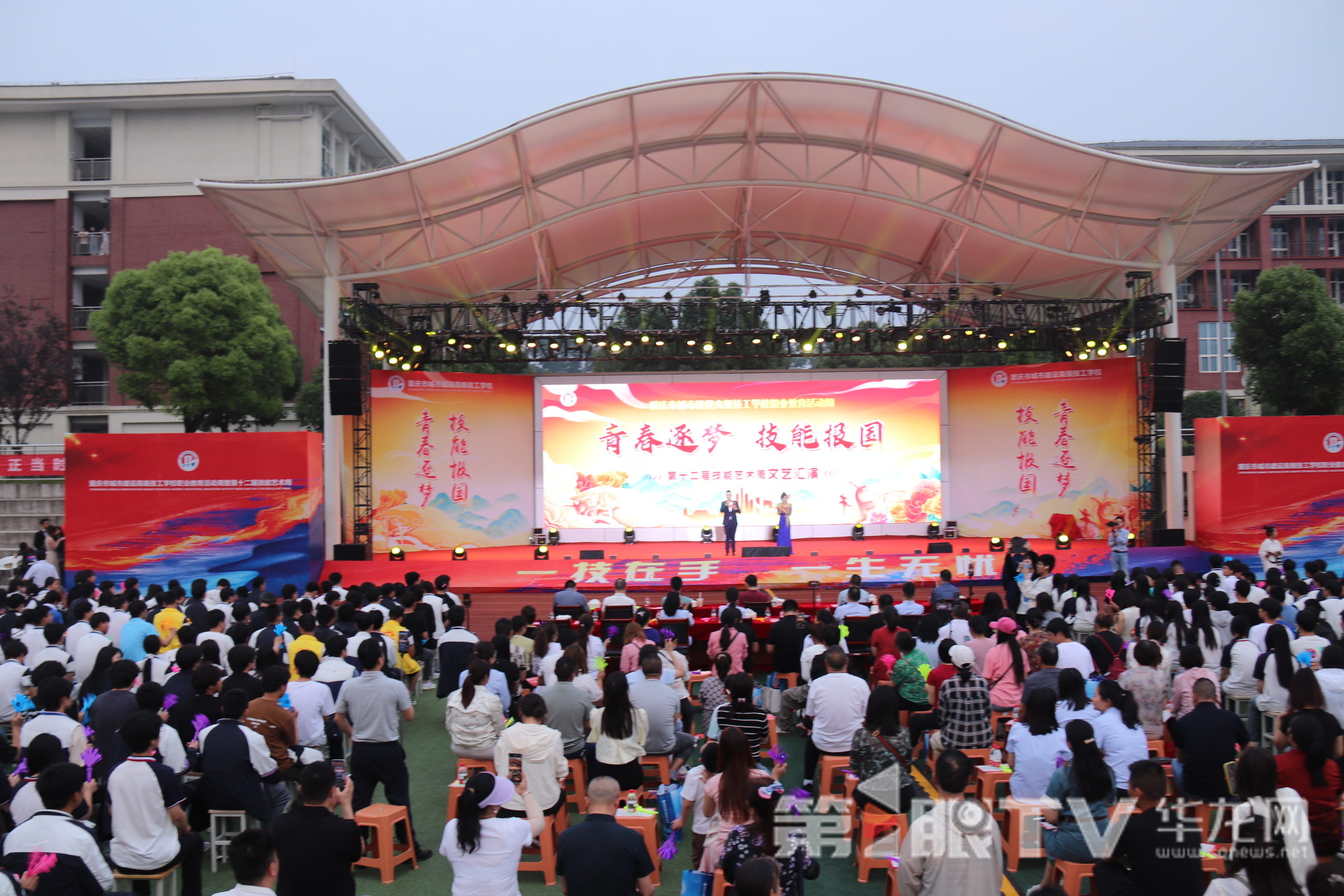 重庆市城市建设高级技工学校“职业教育活动周暨技能艺术周”活动现场。第1眼TV-华龙网 谭玉玺 摄