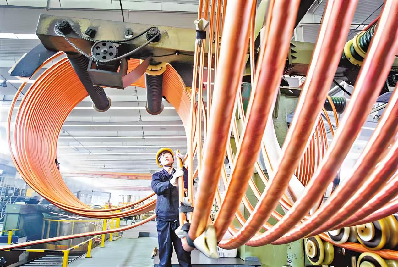 重庆龙煜精密铜管以“知识产权先行”的战略思维，在拓展东南亚市场前系统构建风险防控体系。受访者供图