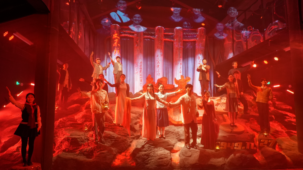 沉浸式史诗剧《红岩红》剧照。受访单位供图