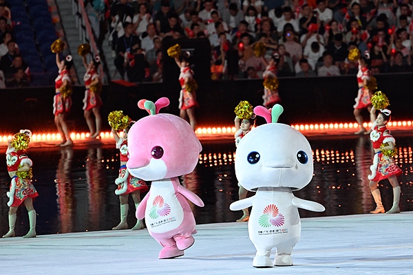 “乐融融”与“喜洋洋”出场。图片来源：视觉中国