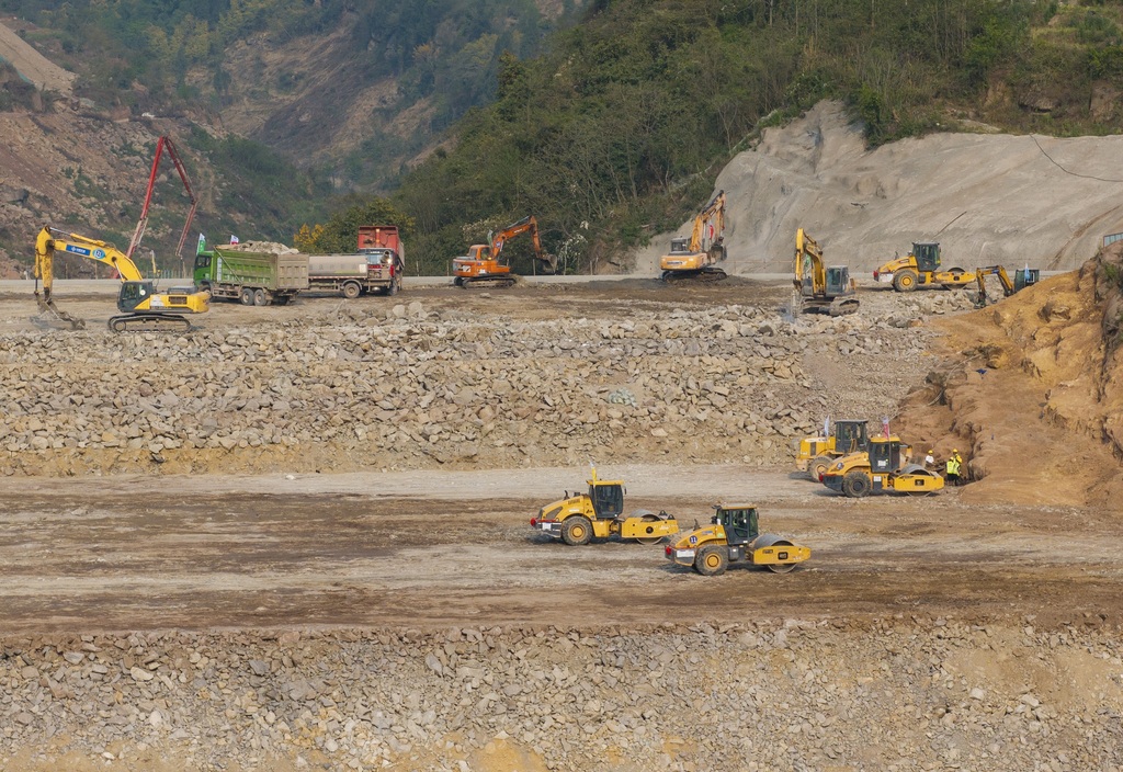 藻渡水库大坝工程施工现场。